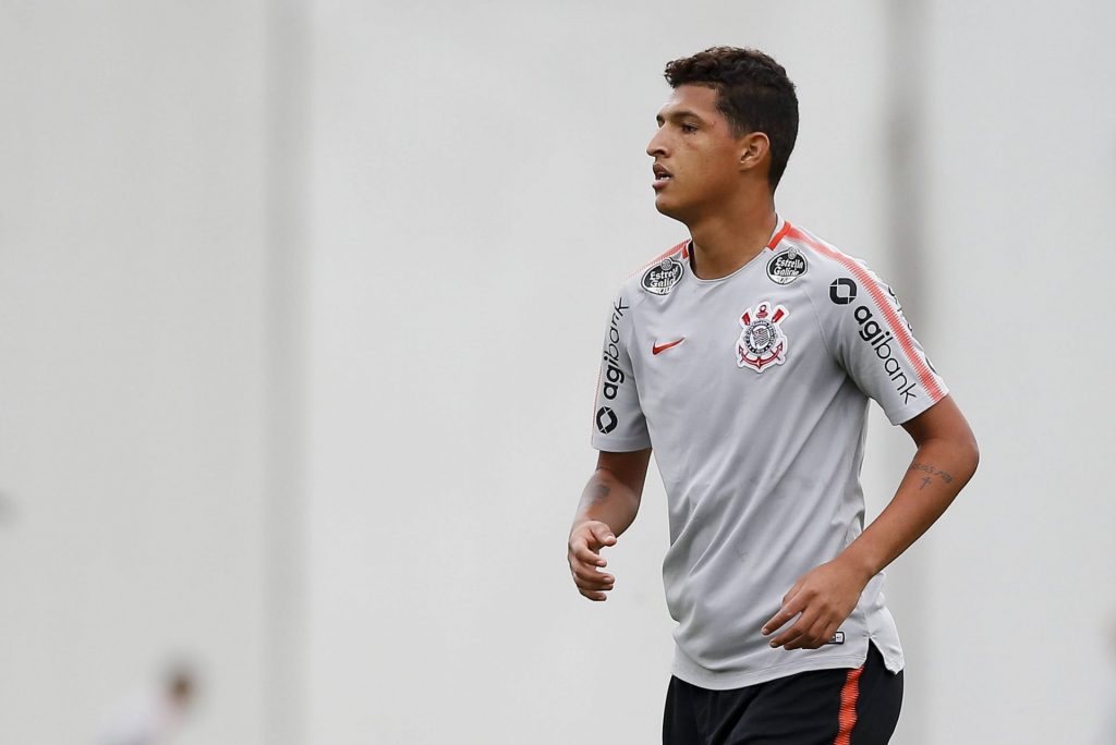 Matheus Matias teve passagem discreta no Timão - (Photo: Marco Galvão Fotoarena).
