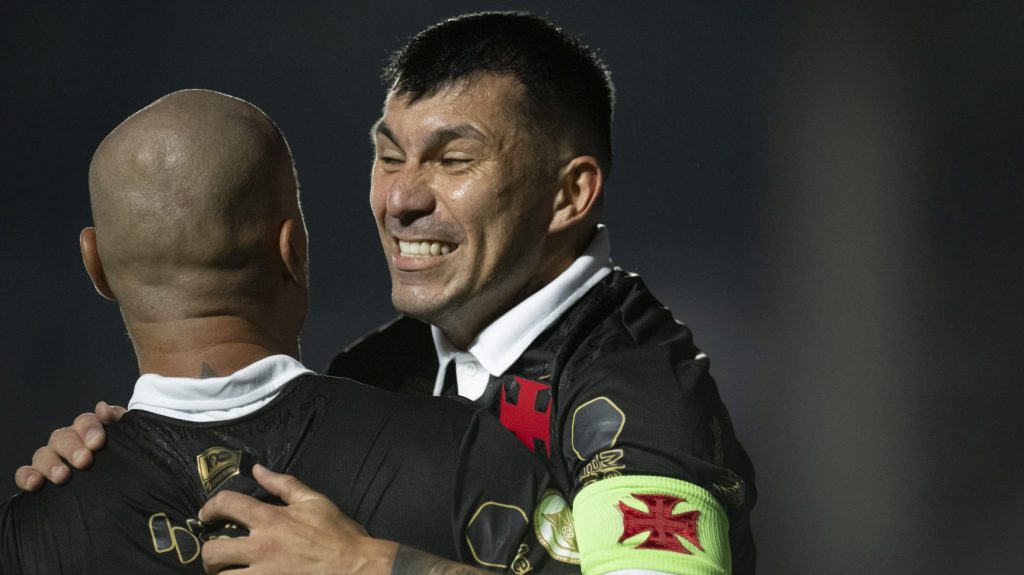 Corinthians pode contratar Medel - Foto: Jorge Rodrigues/AGIF.