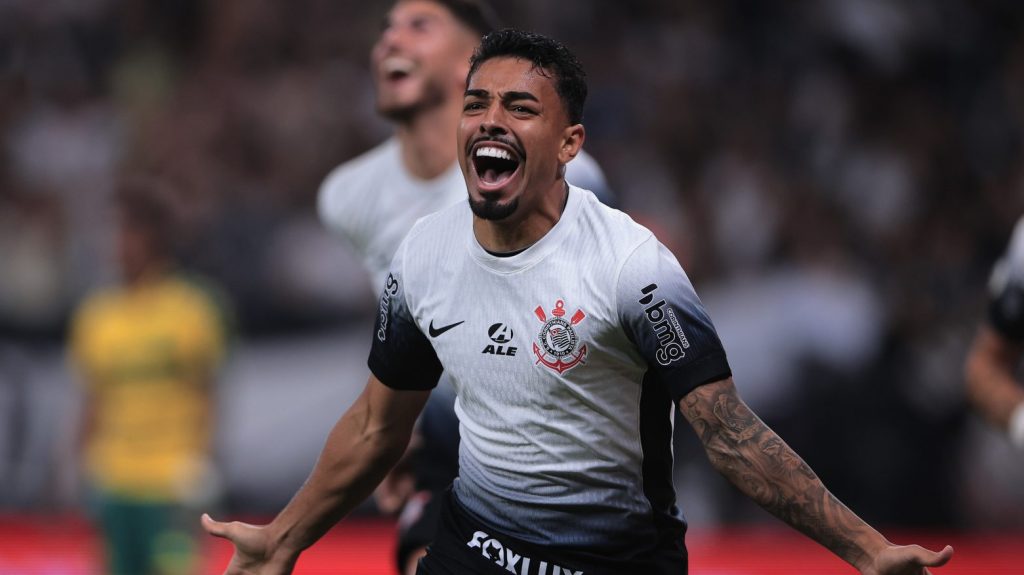 Lateral virou titular do Corinthians - Foto: Ettore Chiereguini/AGIF.