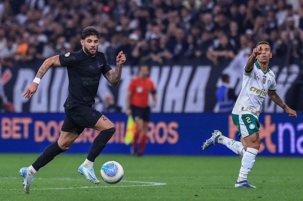 Yuri Alberto venceu na corrida e fez o gol - Foto: Marcello Zambrana/AGIF.