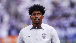Hugo Souza acredita em título do Corinthians - Foto: Marco Miatelo/AGIF