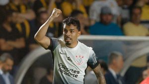 Foto: Leonardo Hubbe/AGIF - Matheus Bidu vive período de incerteza no Corinthians.