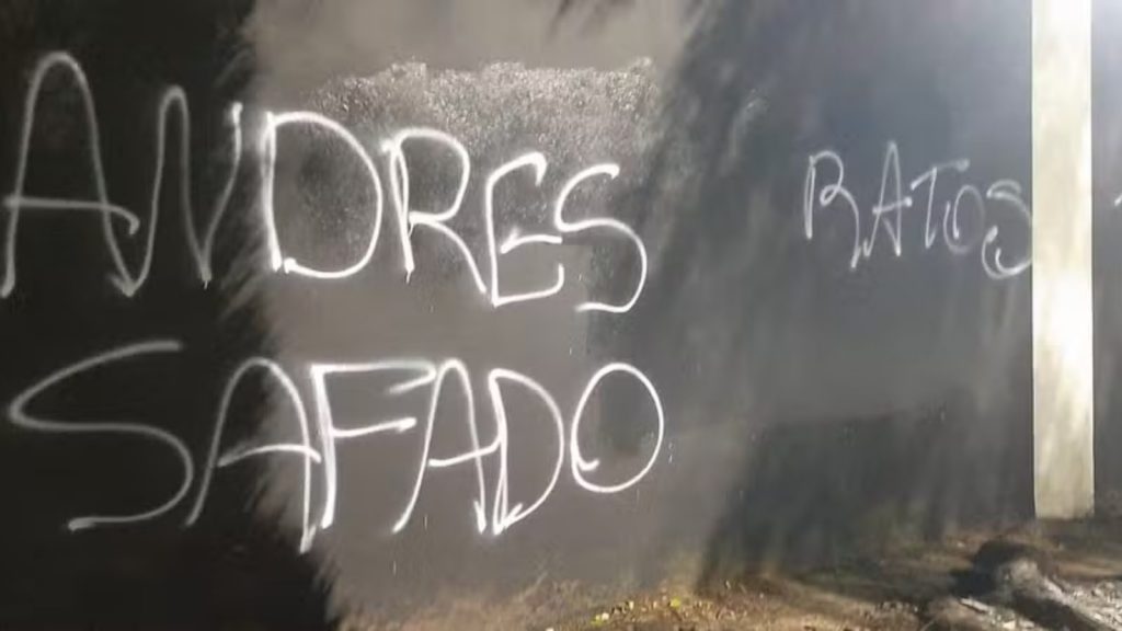 Torcida do Corinthians voltou a pichar muros - Foto: GE.