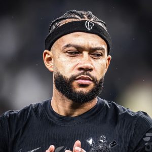Foto: Léo Lima - Depay passou por 'apertos' antes de Corinthians x Palmeiras.