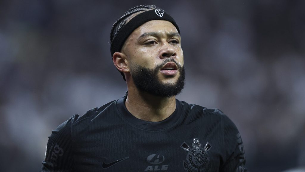 Corinthians fechou com Depay na última janela - Foto: Alexandre Schneider/Getty Images.