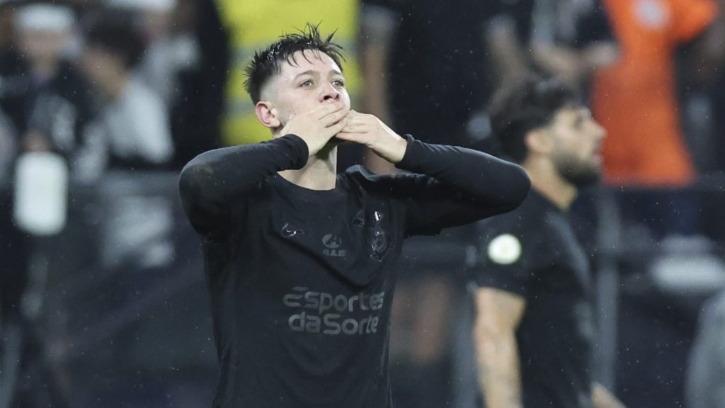 Corinthians venceu por 2 a 1 - Foto: Alexandre Schneider/Getty Images.