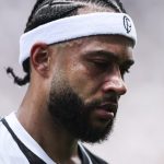 Depay parece estar disponível ao Corinthians - Foto: Alexandre Schneider/Getty Images.