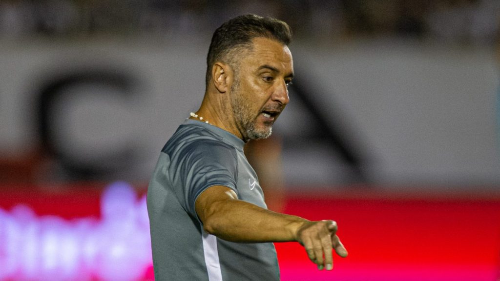 Vítor Pereira recebeu muitas críticas após sair do Corinthians - Foto: Marcos Zanutto/AGIF.