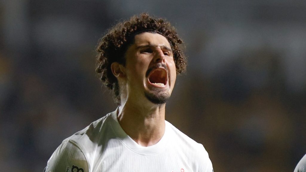 Foto: Leonardo Hubbe/AGIF - André Ramalho vem jogando muito abaixo do esperado.