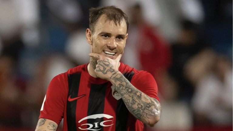 Foto: Al-Rayyan - Ex-Corinthians, Róger Guedes pode jogar no Brasil novamente em 2025.