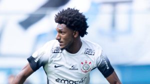 Foto: Rodrigo Coca/Ag. Corinthians - Fabinho tenta resolver situação de Talles Magno.