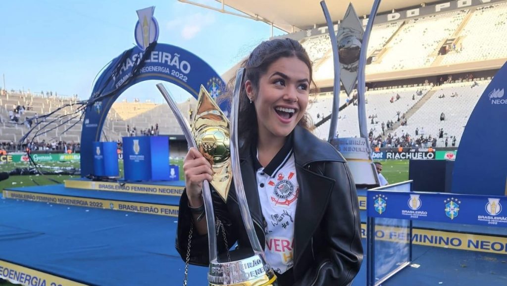 Maísa sempre apoia seu clube de coração - Foto: Reprodução/Instagram.