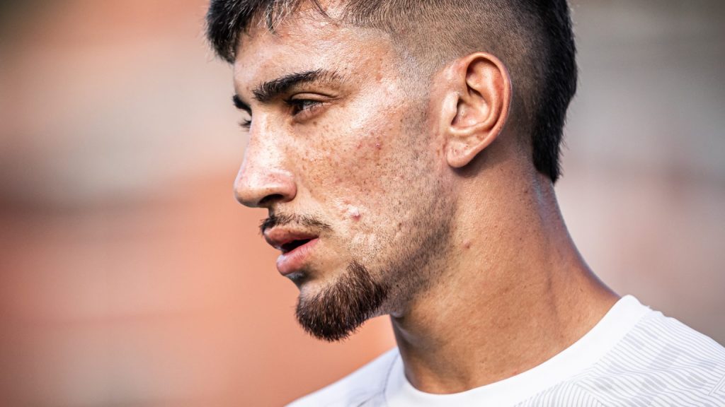 Ex-Corinthians vai jogar com Pedrinho - Foto: Raul Baretta/Santos FC.
