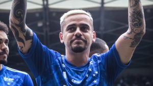Jogador assinou com o Cruzeiro - Foto: Gustavo Aleixo/Cruzeiro.
