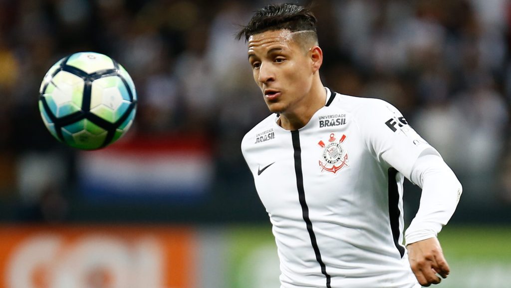 Foto: Marcello Zambrana/AGIF - Guilherme Arana confirmou que foi procurado pelo Corinthians nessa janela de transferências.