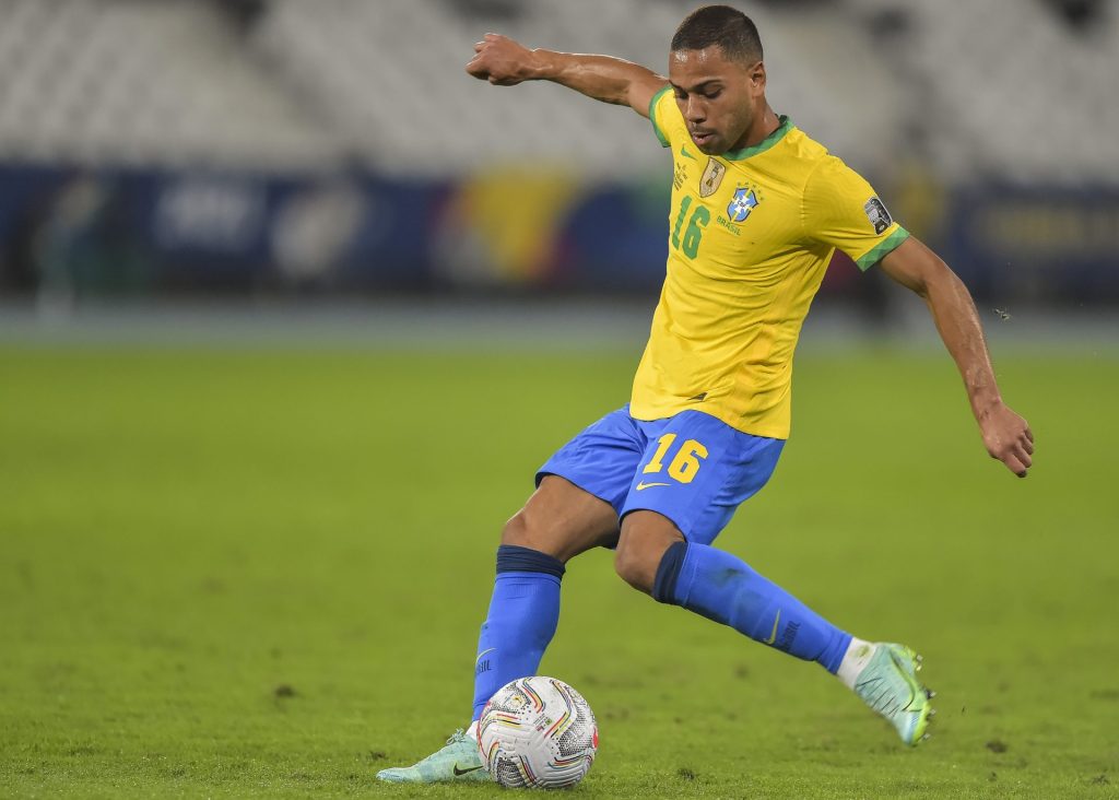 Foto: Thiago Ribeiro/AGIF - Renan Lodi falou sobre a procura do Corinthians.