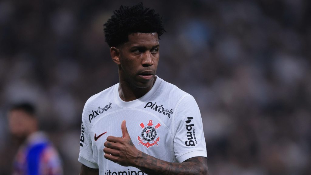 Foto: Ettore Chiereguini/AGIF - Gil, ex-zagueiro do Corinthians, vive momento delicado na carreira.