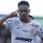 Foto: Leonardo Lima/AGIF - João Pedro pode ter ganho a vaga entre os titulares do Timão.