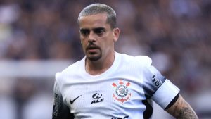 Foto: Marcello Zambrana/AGIF - Augusto falou novamente sobre a saída de Fagner do Corinthians.