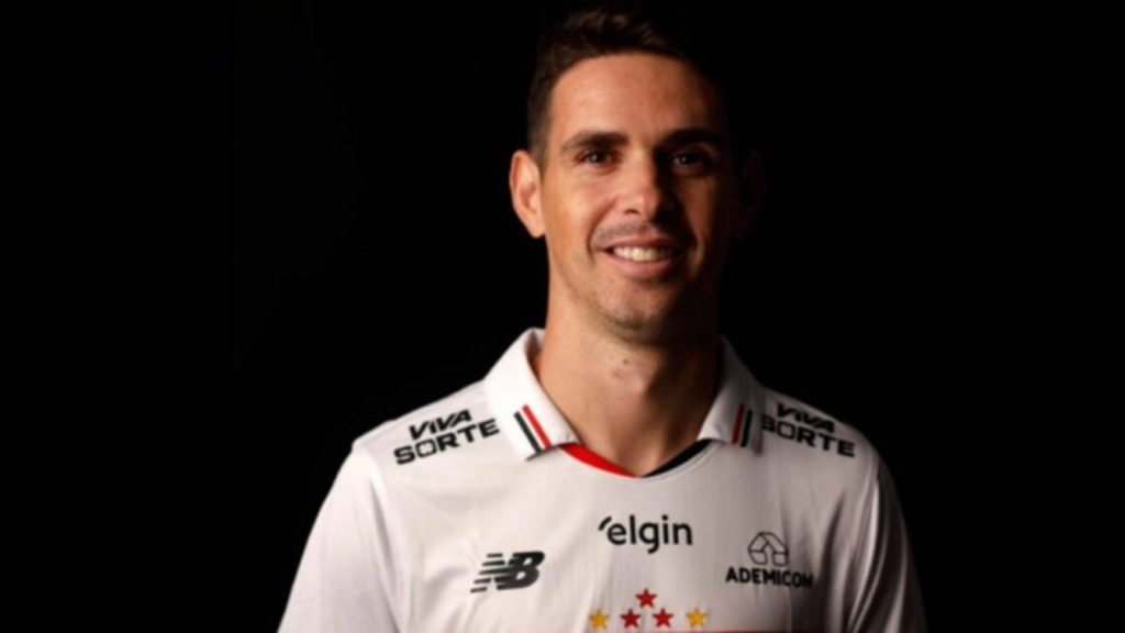 Vinda de Oscar ao São Paulo pode “ajudar” o Corinthians - Foto: Divulgação/SPFC.