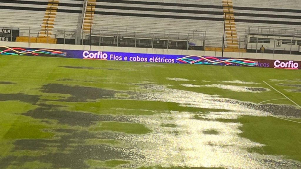 Partida quase foi cancelada - Foto: Thai Rosseti.