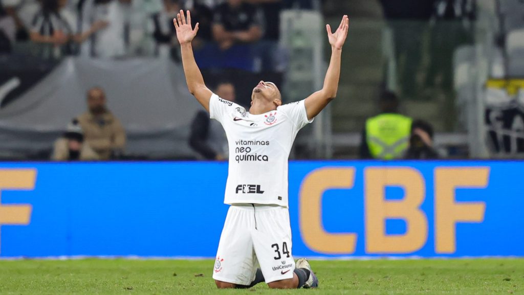 Foto: Gilson Lobo/AGIF - Murillo, ex-Corinthians, está sendo idolatrado na Inglaterra