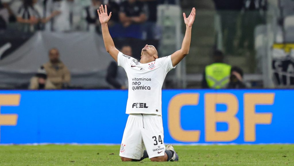 Foto: Gilson Lobo/AGIF - Murillo virou 'case' dentro do Corinthians para a formação de zagueiro