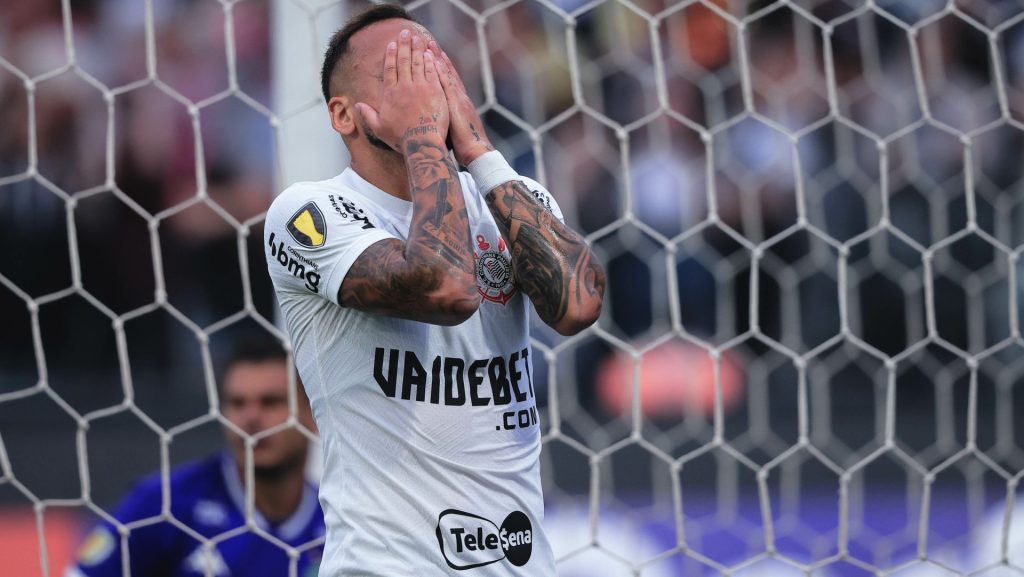 Foto: Ettore Chiereguini/AGIF - Maycon deve voltar logo ao time do Corinthians