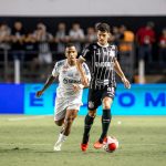 Foto: Leonardo Lima/AGIF - Corinthians encara o Santos na Neo Química Arena.