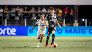 Foto: Leonardo Lima/AGIF - Corinthians encara o Santos na Neo Química Arena.