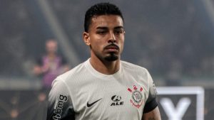 Bidu tem o futuro incerto no Corinthians - Foto: Robson Mafra/AGIF.