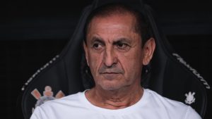 Treinador virou alvo de críticas - Foto: Ettore Chiereguini/AGIF.