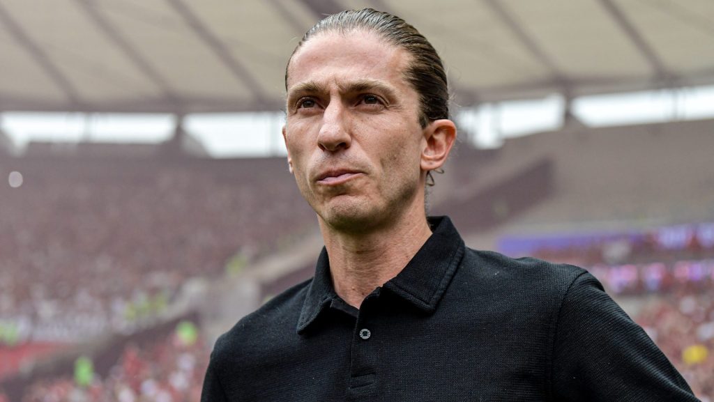 Filipe Luís deve vencer a disputa com o Corinthians - Foto: Thiago Ribeiro/AGIF.