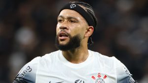 Depay foi criticado - Foto: Joisel Amaral/AGIF.