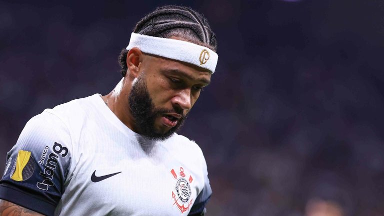 Foto: Marcello Zambrana/AGIF - Memphis Depay quer novidades no Corinthians.