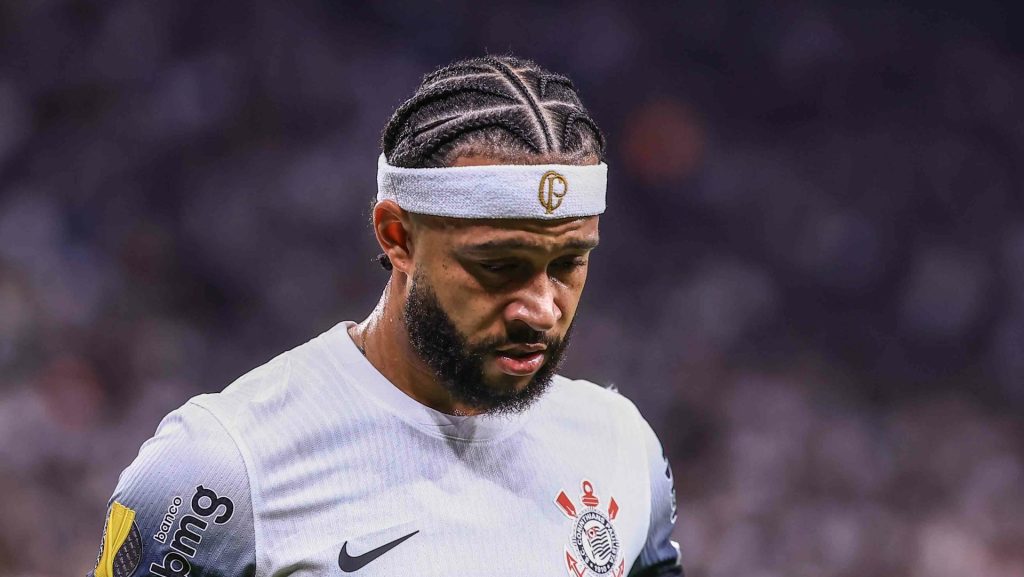 Foto: Marcello Zambrana/AGIF - Surge polêmica no Corinthians envolvendo Depay.