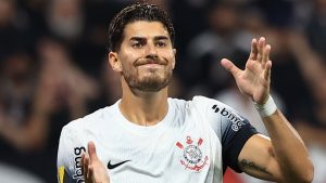 Pedro Raul não engrenou no Timão - Foto: Marcello Zambrana/AGIF.