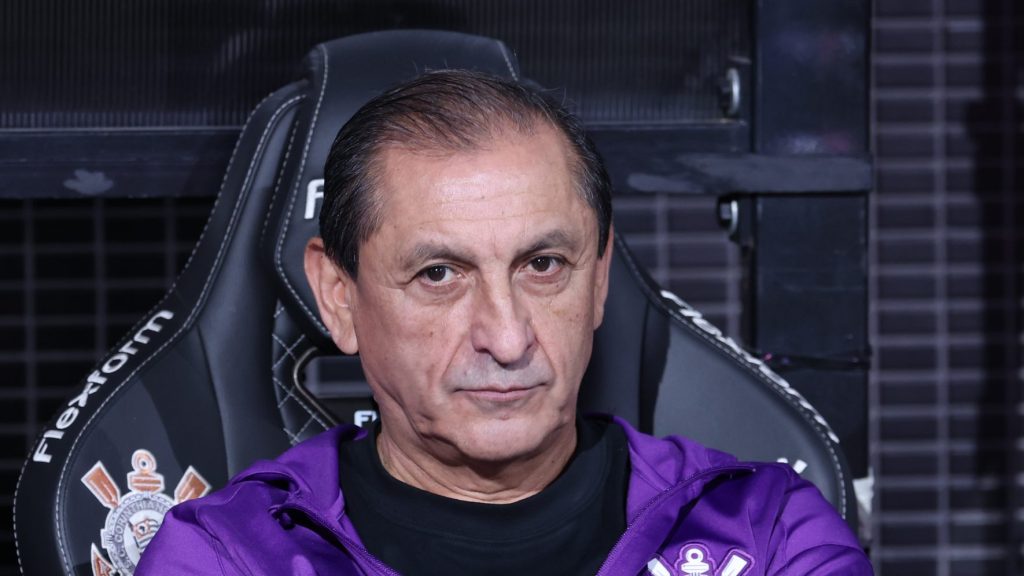 Ramón Díaz segue pressionado no Corinthians - Foto: Marcello Zambrana/AGIF