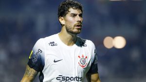 Jogador fechou com o Ceará - Foto: Marco Miatelo/AGIF.