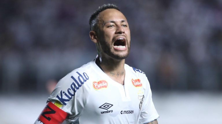 Neymar nem sequer entrou em campo - Foto: Reinaldo Campos/AGIF.