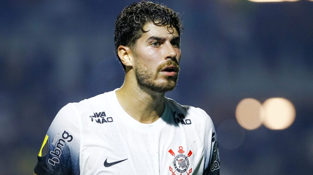 Foto: Marco Miatelo/AGIF - Pedro Raul tem futuro incerto no Corinthians.