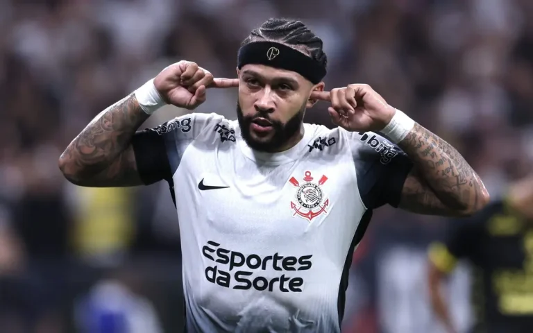 Memphis foi o autor do gol que garantiu a vitória do Corinthians contra o Palmeiras em Itaquera. Foto: Reprodução.