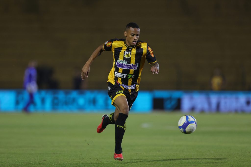 Patrick pode jogar no Timão - Foto: Pedro Zacchi/AGIF.