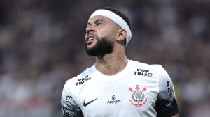 Depay pede reforços - Foto: Marcello Zambrana/AGIF.