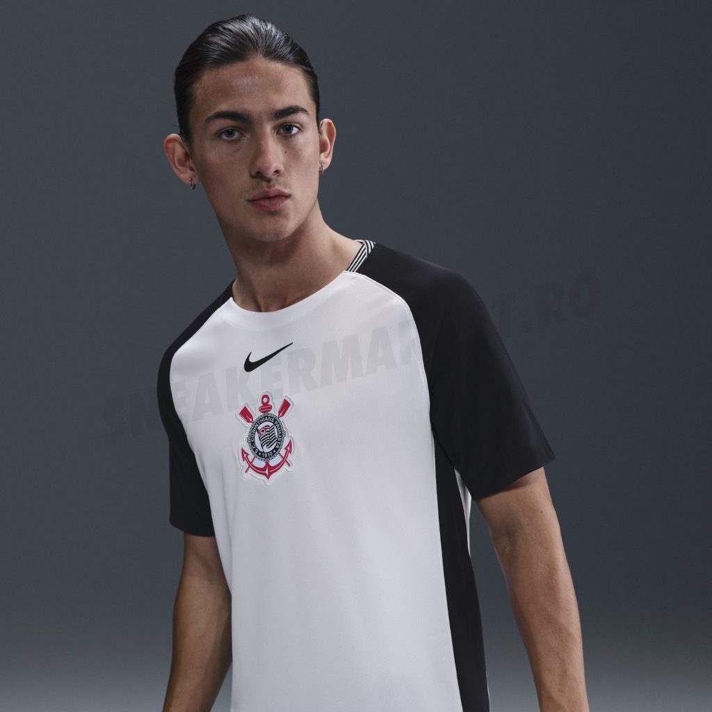 Imagens da nova camisa do Corinthians - Foto: Footy Headlines