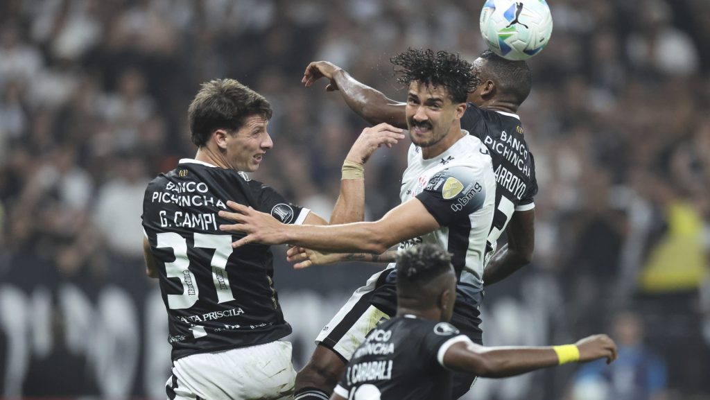 Timão até jogou bem, mas ficou no quase na Libertadores - Foto: Alexandre Schneider/Getty Images.