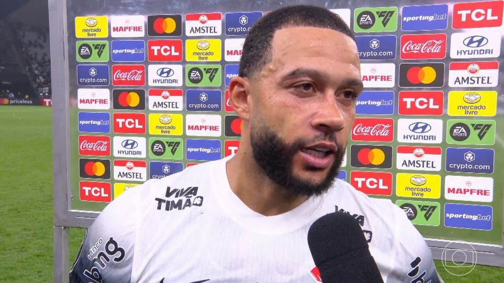 Depay pediu reforços - Foto: Reprodução/TV Globo.
