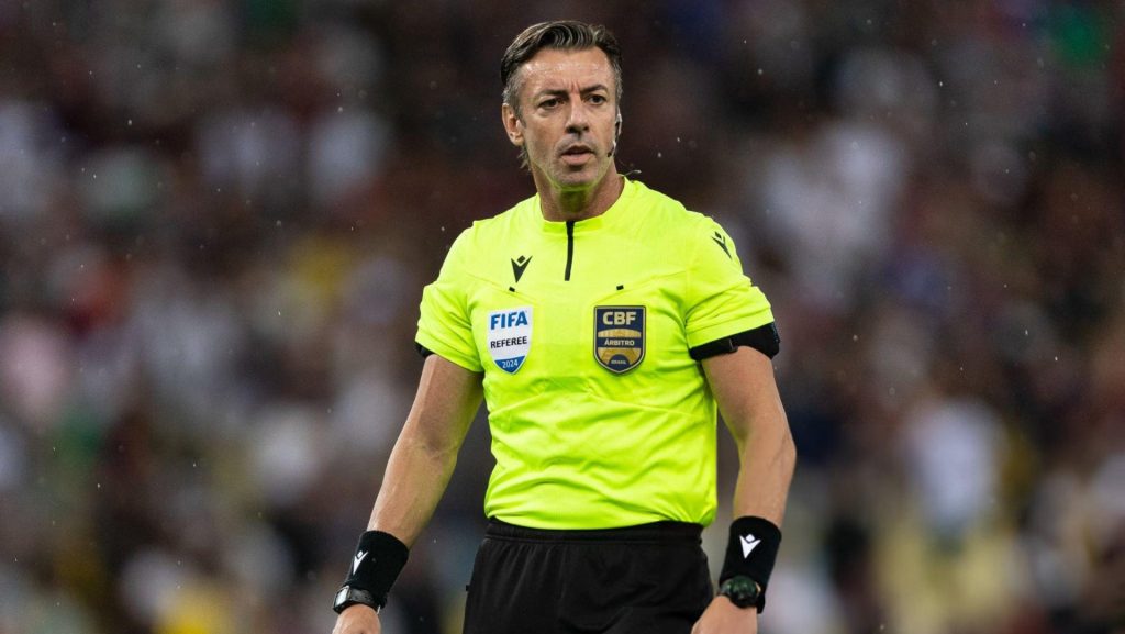 Raphael Claus é quem apita Palmeiras Corinthians no domingo (16) - Ruano Carneiro/Getty Images