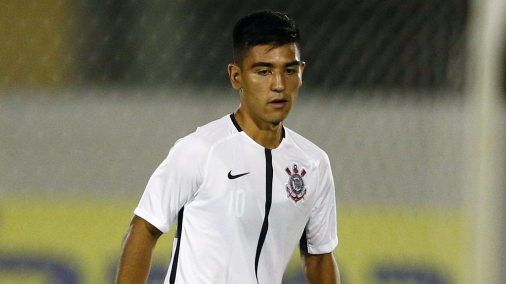 Fabrício Oya é cria da base do Corinthians - Foto: Thiago Calil/AGIF.