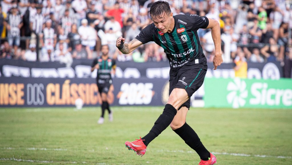 Matheus Moraes interessa ao Timão - Foto: Giovani Baccin/AGIF.